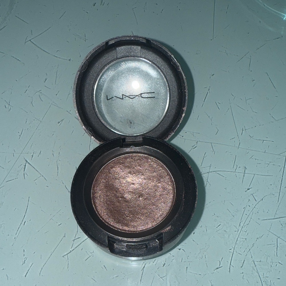 MAC Cosmetics Satin Taupe